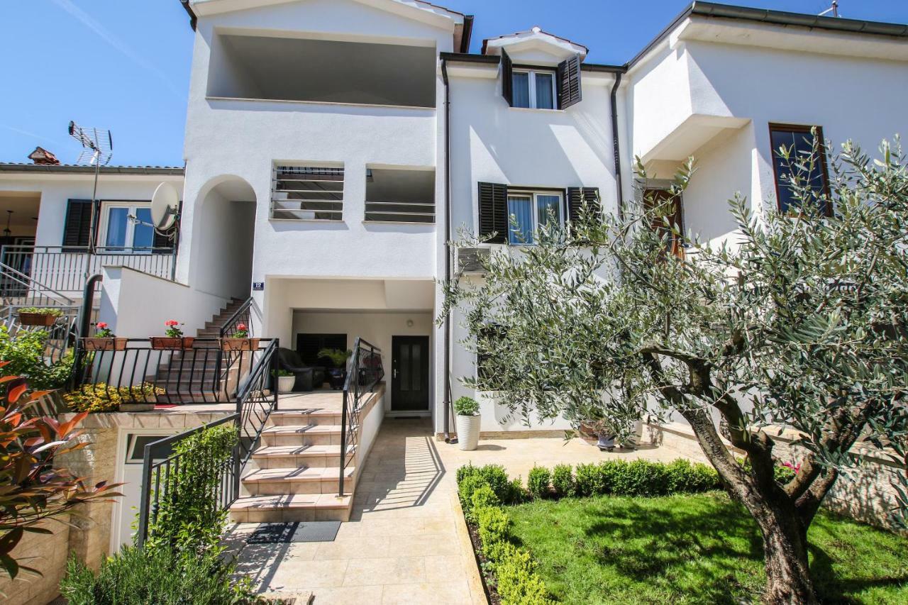 Apartmani Ljubica Πόρετς Εξωτερικό φωτογραφία