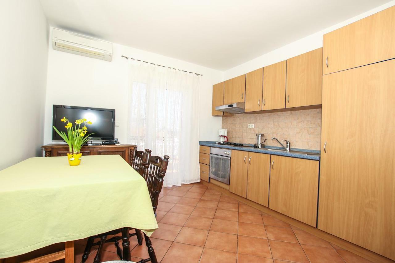 Apartmani Ljubica Πόρετς Εξωτερικό φωτογραφία
