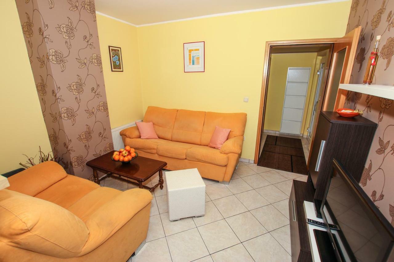Apartmani Ljubica Πόρετς Εξωτερικό φωτογραφία
